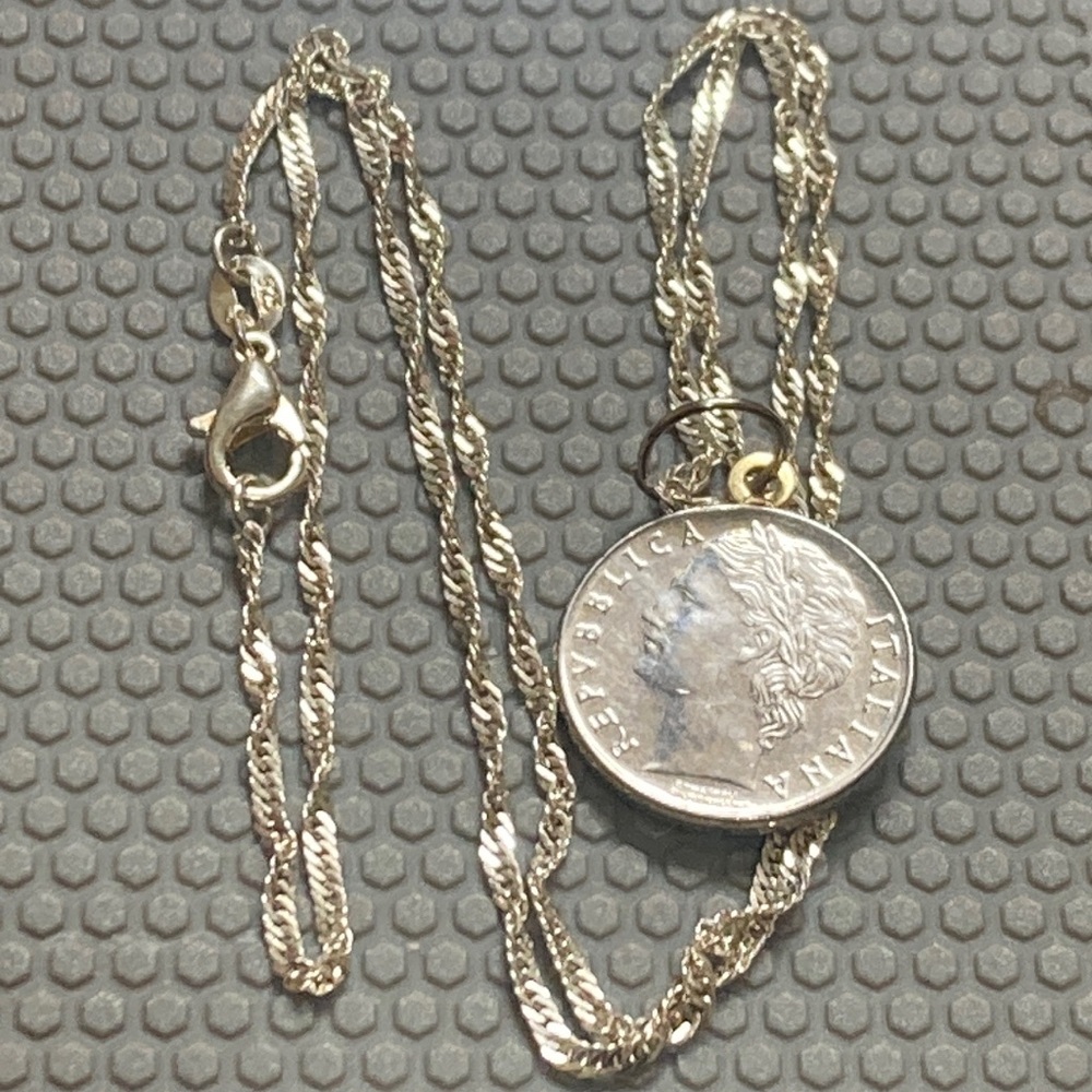14k gold bale connected to a Italian coin